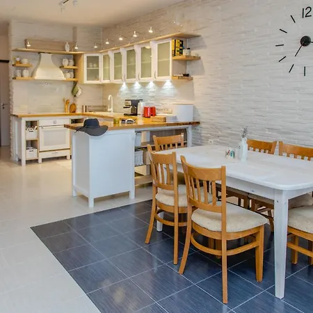 Apartament Lovely 3bd Flat With Parking And Sea View By Flаt Manаger Cernomoreț