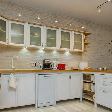 Apartament Lovely 3bd Flat With Parking And Sea View By Flаt Manаger