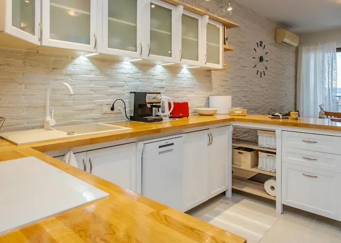 Lovely 3bd Flat With Parking And Sea View By Flаt Manаger Chernomorets