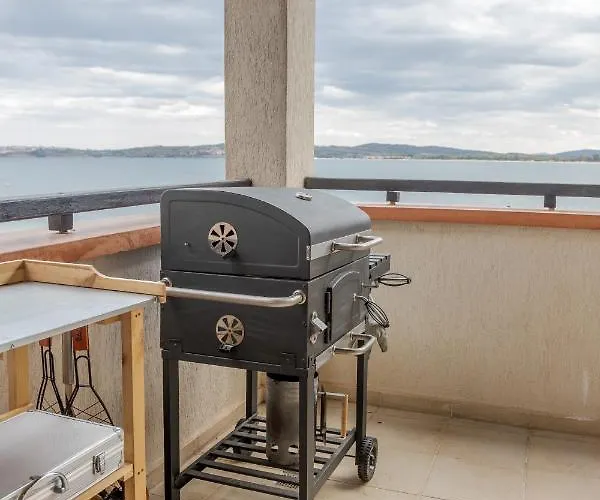 Lovely 3bd Flat With Parking And Sea View By Flаt Manаger Apartamento Chernomorets